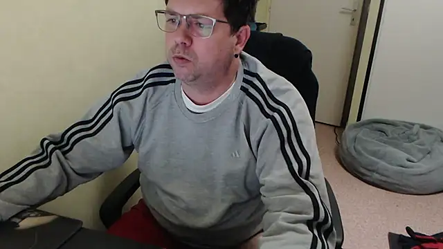 Snapshot of blueandwhite1 chatting on 03-01-25, 08:21 blueandwhite1 online show from 03-01-25, 08:21