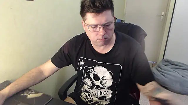 Snapshot of blueandwhite1 chatting on 03-12-25, 08:19 blueandwhite1 online show from 03-12-25, 08:19