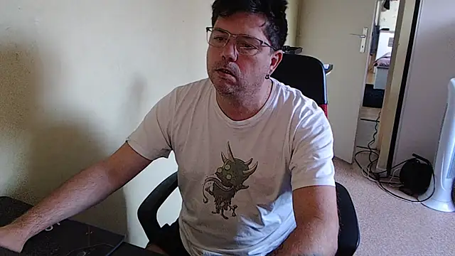 Snapshot of blueandwhite1 chatting on 10-11-25, 07:07 blueandwhite1 online show from 10-11-25, 07:07