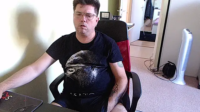 Snapshot of blueandwhite1 chatting on 10-16-25, 03:13 blueandwhite1 online show from 10-16-25, 03:13