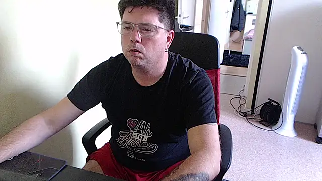 Snapshot of blueandwhite1 chatting on 10-22-25, 03:01 blueandwhite1 online show from 10-22-25, 03:01