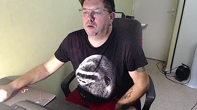 Snapshot of blueandwhite1 chatting on 11-01-25, 08:49 blueandwhite1 online show from 11-01-25, 08:49