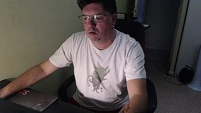 Snapshot of blueandwhite1 chatting on 11-05-25, 08:14 blueandwhite1 online show from 11-05-25, 08:14