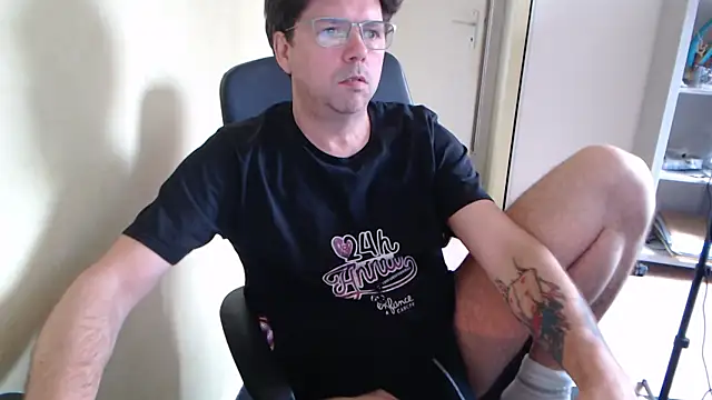 blueandwhite1 online show from 04-25-26, 08:39