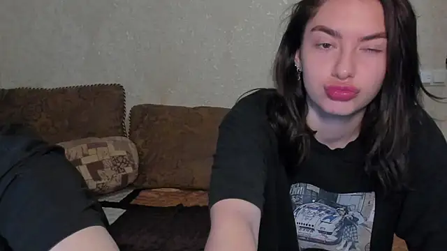 Snapshot of muuur_fam chatting on 09-18-25, 08:44 muuur fam online show from 09-18-25, 08:44