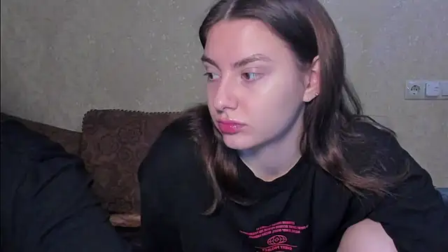 Snapshot of muuur_fam chatting on 12-14-25, 02:06 muuur fam online show from 12-14-25, 02:06