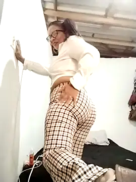 Snapshot of Africa_moont chatting on 09-17-25, 07:26 Africa moont online show from 09-17-25, 07:26