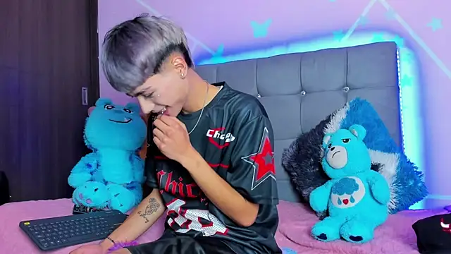 Snapshot of Playboy_Andersex chatting on 09-10-25, 04:51 Playboy Andersex online show from 09-10-25, 04:51