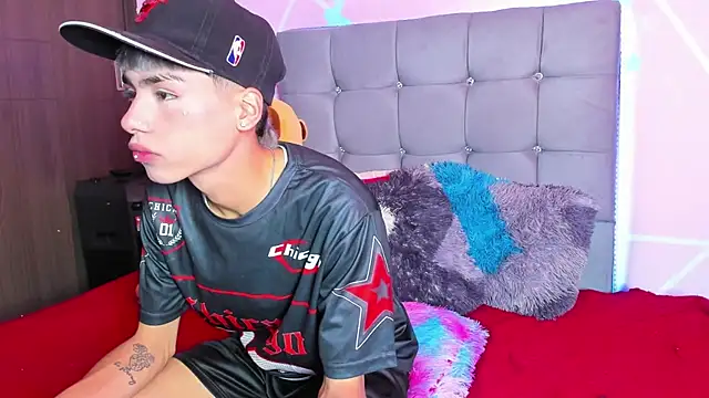 Snapshot of Playboy_Andersex chatting on 09-11-25, 05:02 Playboy Andersex online show from 09-11-25, 05:02