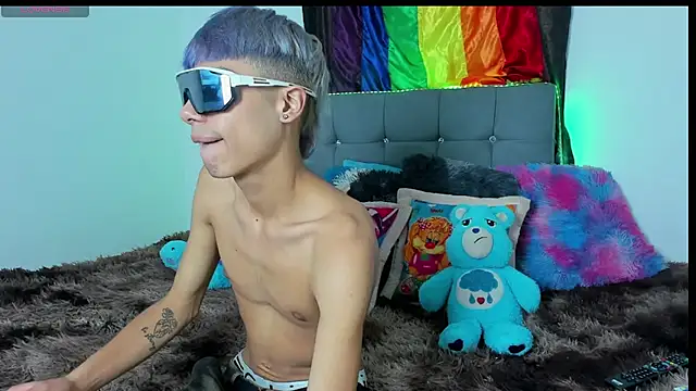 Snapshot of Playboy_Andersex chatting on 10-07-25, 04:59 Playboy Andersex online show from 10-07-25, 04:59