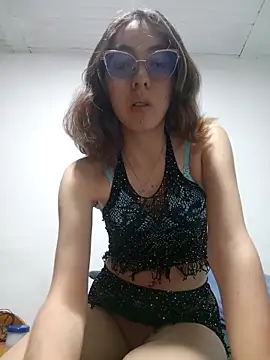 Snapshot of AnnieSparkle chatting on 12-18-25, 12:38 AnnieSparkle online show from 12-18-25, 12:38