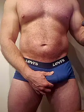 Snapshot of AlphaGymMale chatting on 12-17-25, 01:00 AlphaGymMale online show from 12-17-25, 01:00