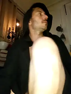 Snapshot of branletteur chatting on 11-08-25, 03:18 branletteur online show from 11-08-25, 03:18