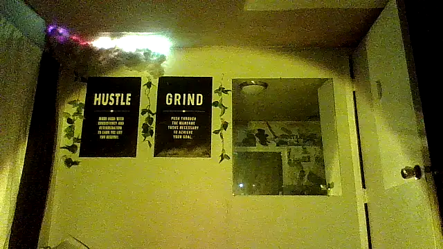 Snapshot of B3toBaby chatting on 12-05-25, 10:13 B3toBaby online show from 12-05-25, 10:13