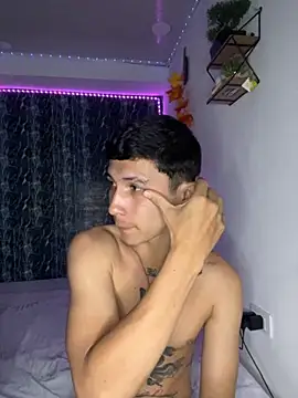 Snapshot of Alejandro_BigCock22 chatting on 10-05-25, 08:12 Alejandro BigCock22 online show from 10-05-25, 08:12