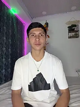 Snapshot of Alejandro_BigCock22 chatting on 10-13-25, 07:52 Alejandro BigCock22 online show from 10-13-25, 07:52