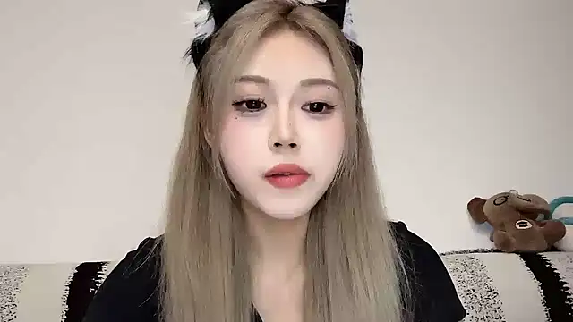 Snapshot of XingKongCOCO-107 chatting on 10-05-25, 11:30 XingKongCOCO-107 online show from 10-05-25, 11:30