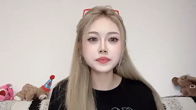 Snapshot of XingKongCOCO-107 chatting on 10-17-25, 11:02 XingKongCOCO-107 online show from 10-17-25, 11:02