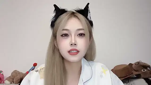 Snapshot of XingKongCOCO-107 chatting on 10-18-25, 10:49 XingKongCOCO-107 online show from 10-18-25, 10:49