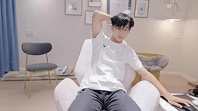 Snapshot of STxuguanhan chatting on 09-16-25, 10:05 STxuguanhan online show from 09-16-25, 10:05