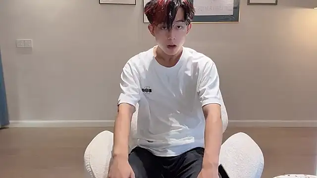 Snapshot of STxuguanhan chatting on 09-26-25, 08:18 STxuguanhan online show from 09-26-25, 08:18