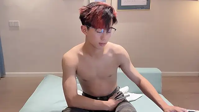 Snapshot of STxuguanhan chatting on 10-12-25, 08:35 STxuguanhan online show from 10-12-25, 08:35