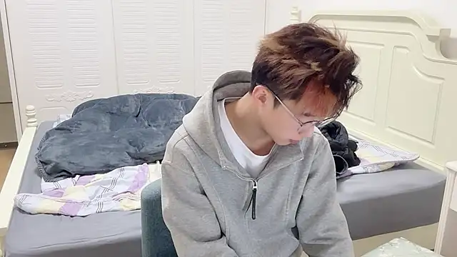 Snapshot of STxuguanhan chatting on 11-25-25, 09:42 STxuguanhan online show from 11-25-25, 09:42