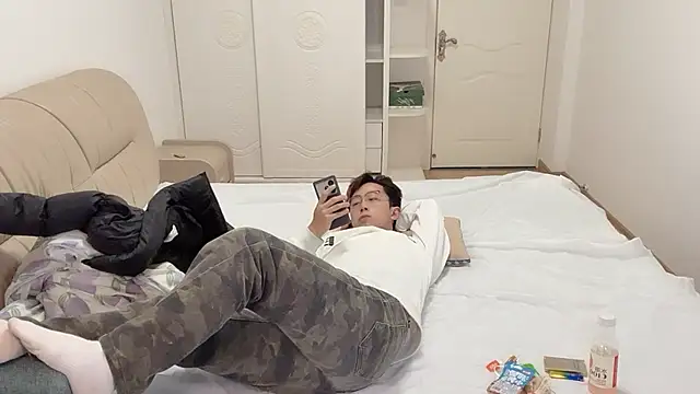 Snapshot of STxuguanhan chatting on 12-02-25, 01:28 STxuguanhan online show from 12-02-25, 01:28