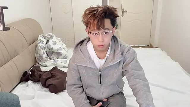 Snapshot of STxuguanhan chatting on 12-04-25, 05:28 STxuguanhan online show from 12-04-25, 05:28