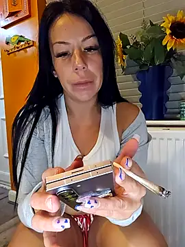 Snapshot of Filthymaddymilfy25 chatting on 11-17-25, 09:31 Filthymaddymilfy25 online show from 11-17-25, 09:31