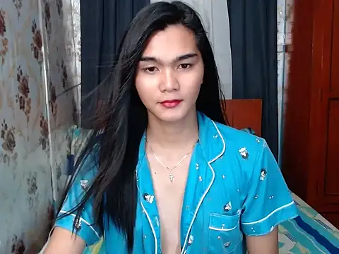 lady in moon online show from 10-17-25, 05:43