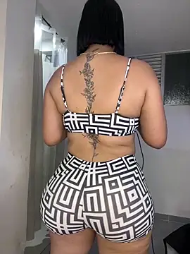 Snapshot of Islarose0_0 chatting on 10-26-25, 02:28 Islarose0 0 online show from 10-26-25, 02:28