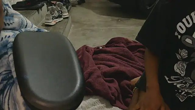 Snapshot of Gmajor chatting on 11-18-25, 03:34 Gmajor online show from 11-18-25, 03:34