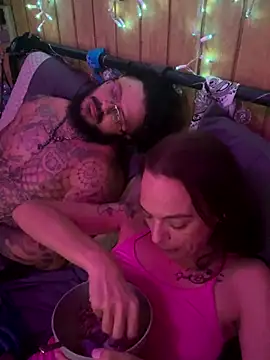 Snapshot of Kacinichole chatting on 10-02-25, 06:31 Kacinichole online show from 10-02-25, 06:31