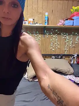 Snapshot of Kacinichole chatting on 10-03-25, 05:54 Kacinichole online show from 10-03-25, 05:54