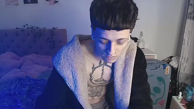 Snapshot of 2cyboy_ chatting on 09-12-25, 07:47 2cyboy online show from 09-12-25, 07:47