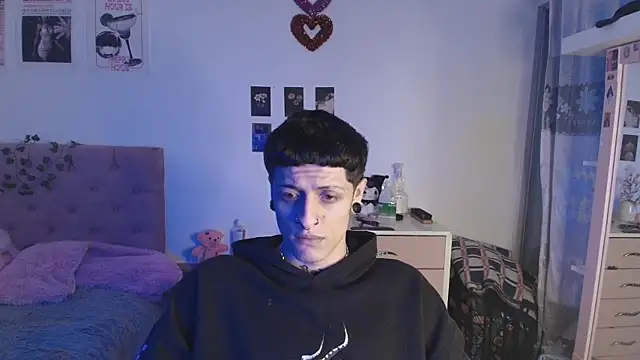 Snapshot of 2cyboy_ chatting on 10-01-25, 08:37 2cyboy online show from 10-01-25, 08:37