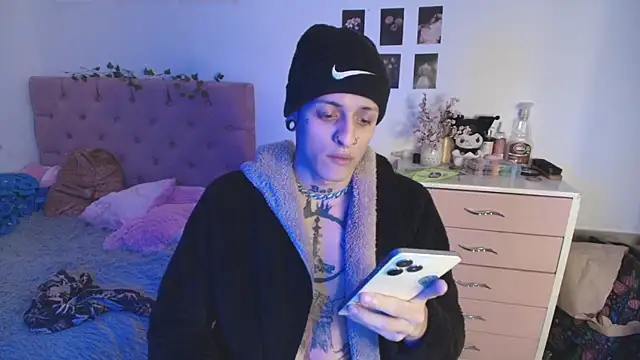 Snapshot of 2cyboy_ chatting on 10-11-25, 09:35 2cyboy online show from 10-11-25, 09:35