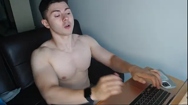 Snapshot of muscledoctor24 chatting on 09-17-25, 08:27 muscledoctor24 online show from 09-17-25, 08:27