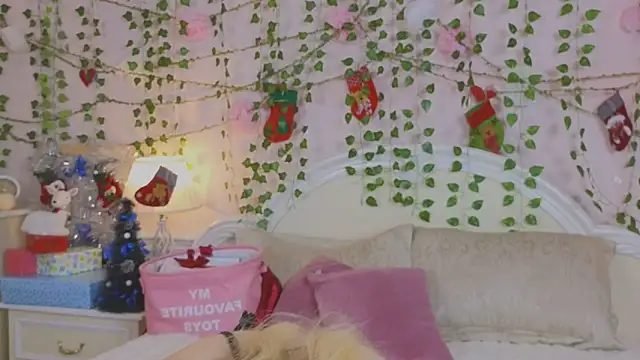 Sonia Meow online show from 12-21-25, 06:31