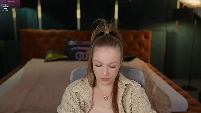 Ella 054 online show from 10-15-25, 10:26