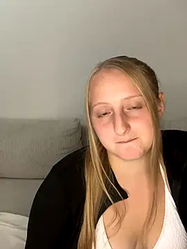 young hailey online show from 09-12-25, 07:52