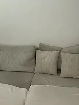 young hailey online show from 09-18-25, 07:43