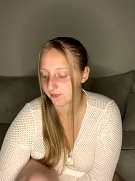 young hailey online show from 09-19-25, 01:29