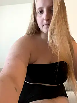 young hailey online show from 10-17-25, 07:55