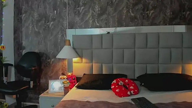 yiyisandoval online show from 02-08-26, 07:28