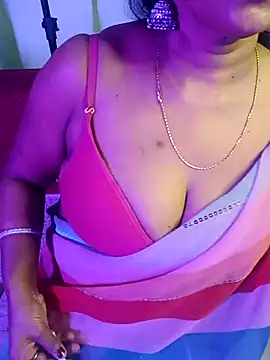 Snapshot of monaa-darling chatting on 10-15-25, 12:44 monaa-darling online show from 10-15-25, 12:44