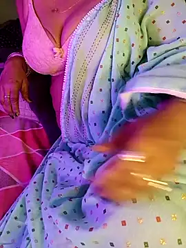 Snapshot of monaa-darling chatting on 12-17-25, 05:13 monaa-darling online show from 12-17-25, 05:13