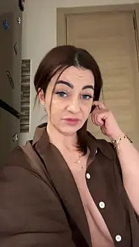 Roxanne Skye online show from 11-16-25, 04:56