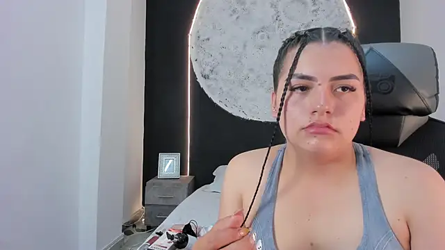 ScarletMoon1  online show from 10-20-25, 08:31